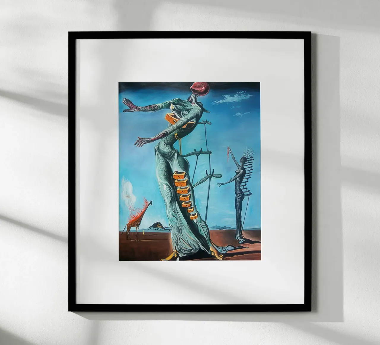 La giraffa che brucia - salvador daly poster con telaio in plastica da Rayretr