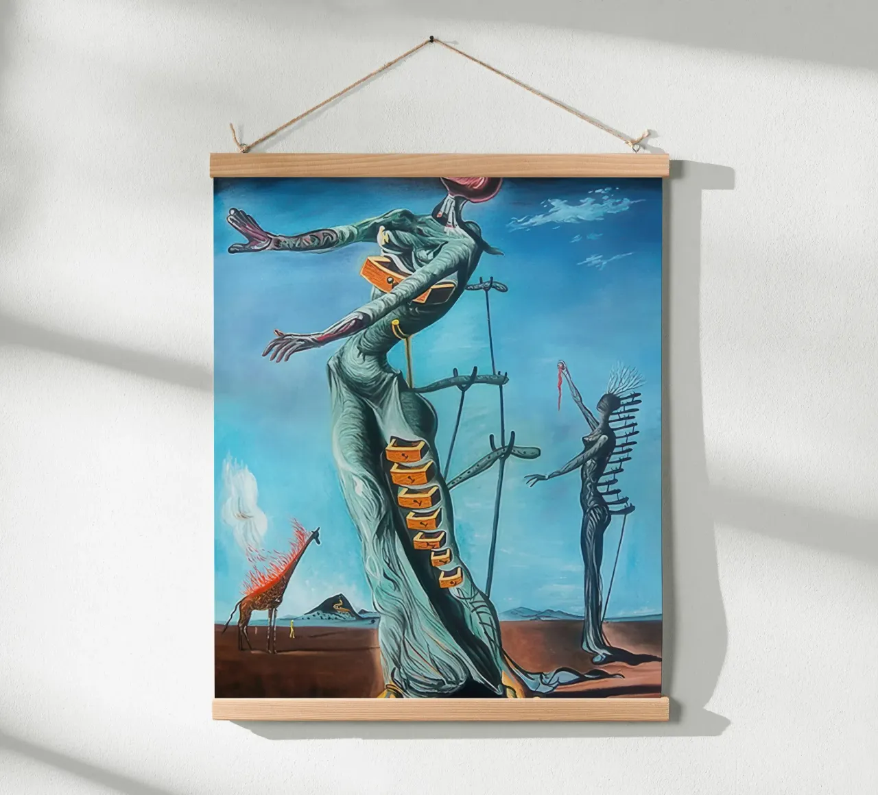 La giraffa che brucia - salvador daly poster con telaio in plastica da Rayretr