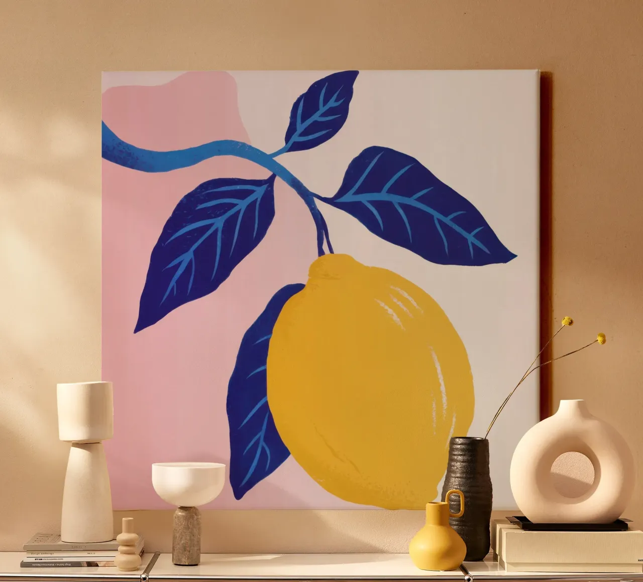 Einsame leuchtende Zitrone Leinwand mit Schattenfugenrahmen von Enter Bloom