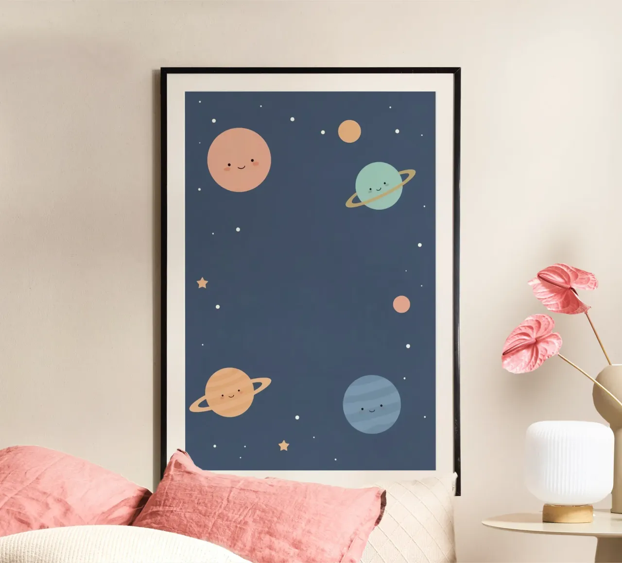 Planetas y estrellas de dibujos animados sobre fondo azul oscuro poster de DesignDoodle