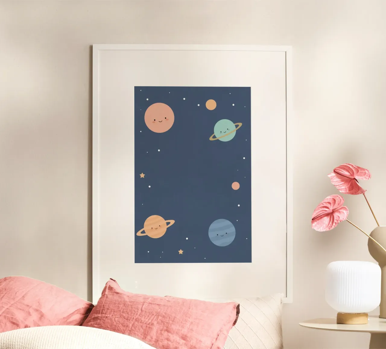 Planetas y estrellas de dibujos animados sobre fondo azul oscuro poster de DesignDoodle