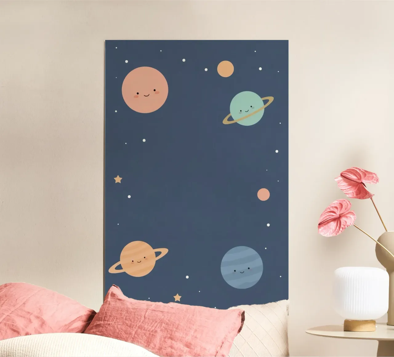 Planetas y estrellas de dibujos animados sobre fondo azul oscuro poster de DesignDoodle