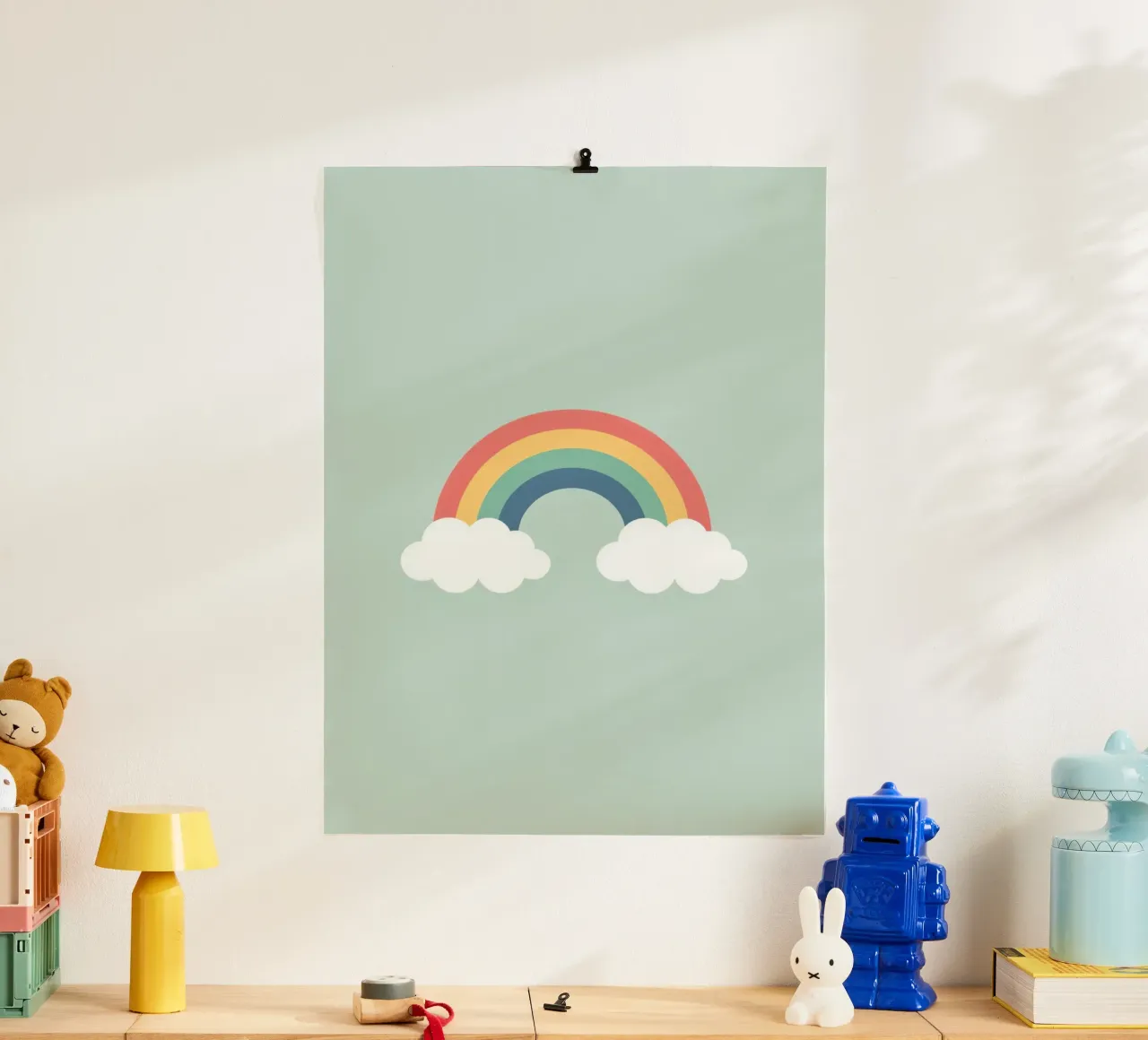 Carino arcobaleno cartone animato con le nuvole su sfondo verde chiaro poster con telaio in alluminio da DesignDoodle