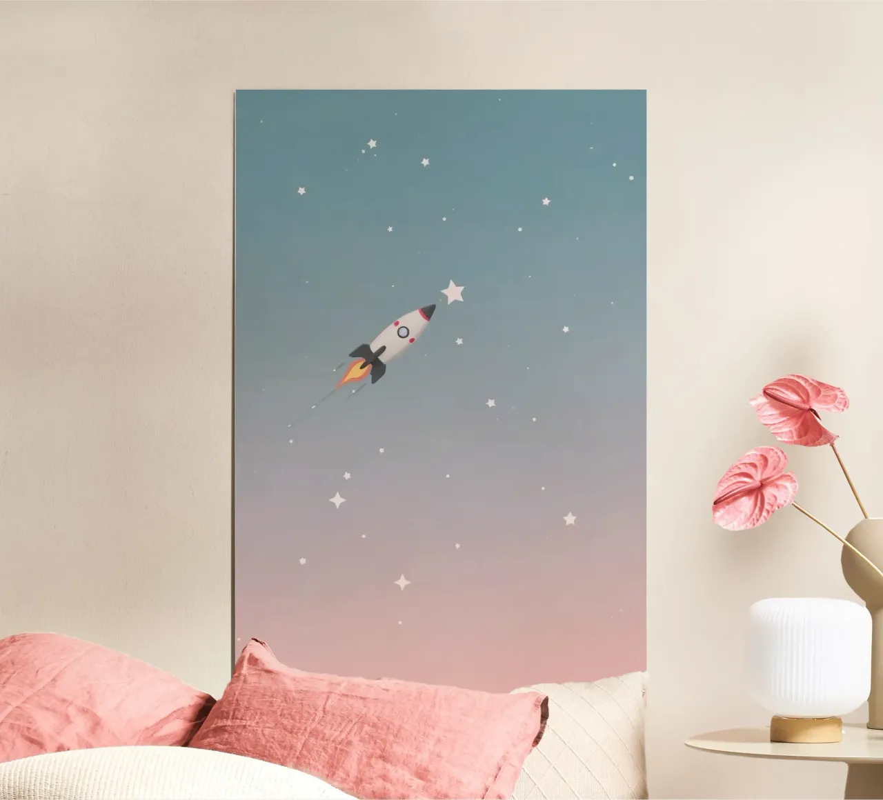 Cartoon Rocket Ship Reaching for Star in Starry Gradient Sky (Fusée de cartoon atteignant une étoile dans un ciel étoilé en dégradé) poster avec cadre en aluminium de DesignDoodle