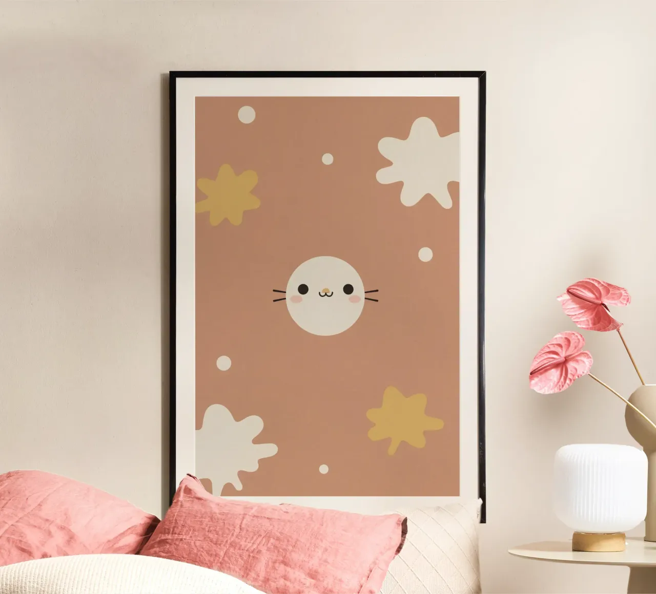 Carino il volto del gatto dei cartoni animati con forme astratte su sfondo abbronzato poster da DesignDoodle