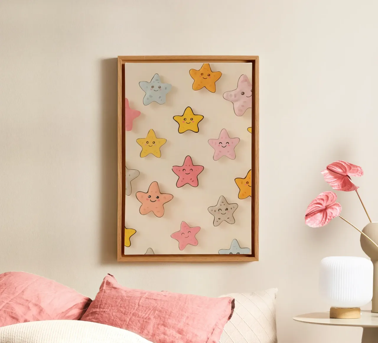 Simpática estrella de mar de dibujos animados con caras sobre fondo beige lienzo con Marco flotante de DesignDoodle