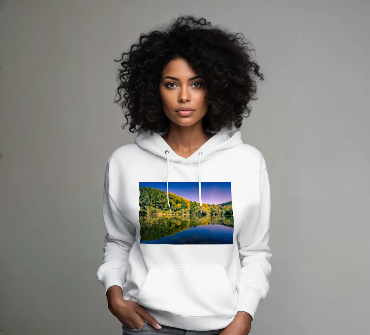 Spiegeling van bomen in een kleine vijver hoodie van Marcus Beckert | Fotografie