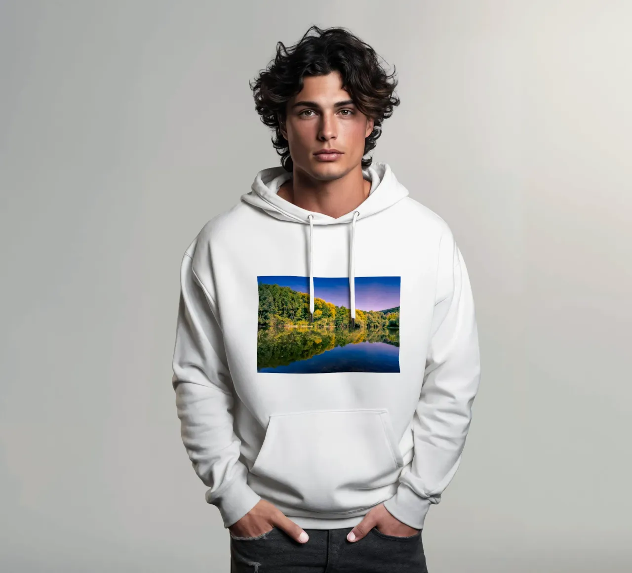 Spiegeling van bomen in een kleine vijver hoodie van Marcus Beckert | Fotografie