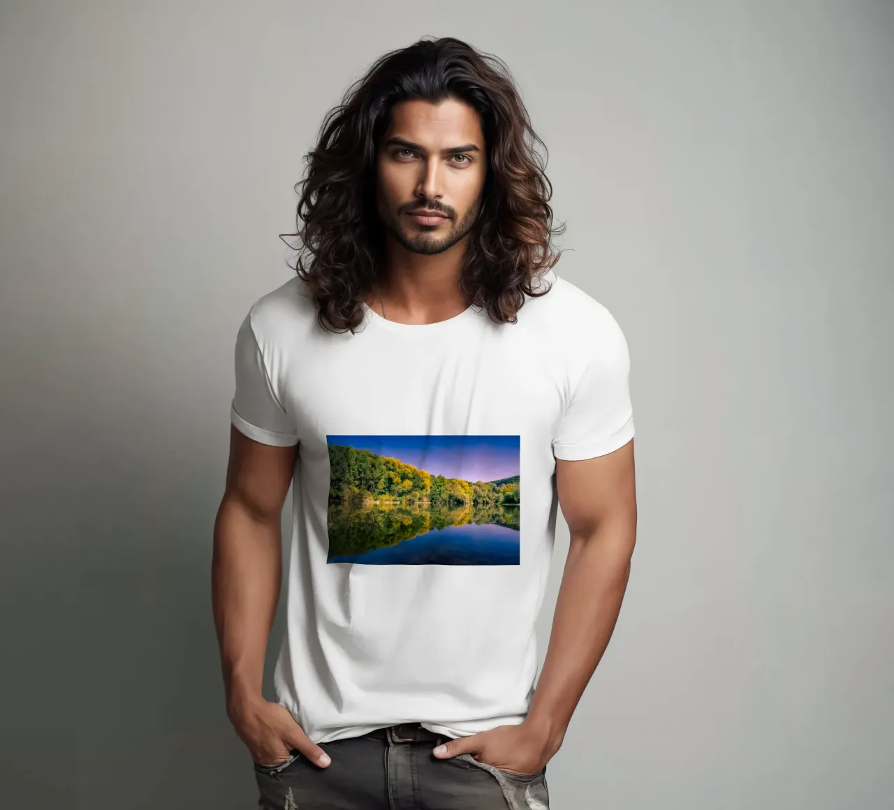 Riflesso di alberi in un piccolo stagno t-shirt da Marcus Beckert | Fotografie