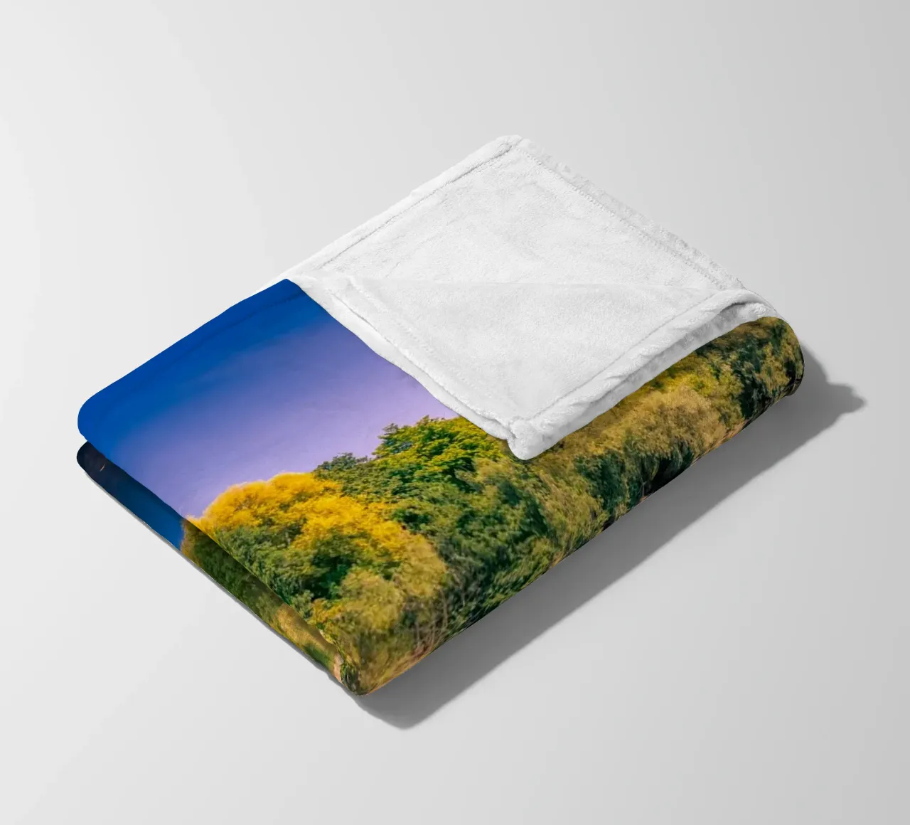 Riflesso di alberi in un piccolo stagno coperta in pile da Marcus Beckert | Fotografie