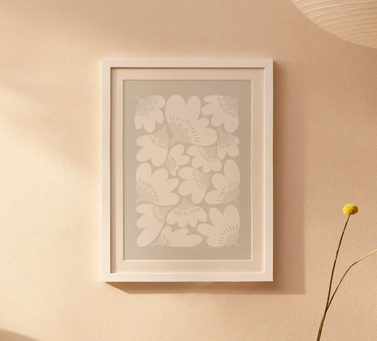Petali che sussurrano poster con telaio in alluminio da PurePeachStudio