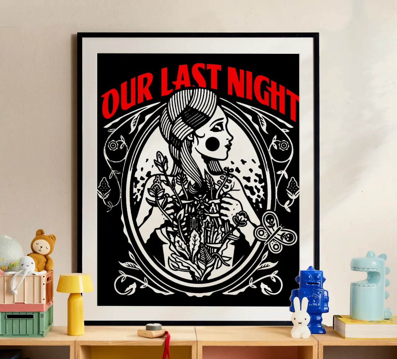 Maglietta classica Our Last NIght poster con telaio in legno da bloodstreetmagazine