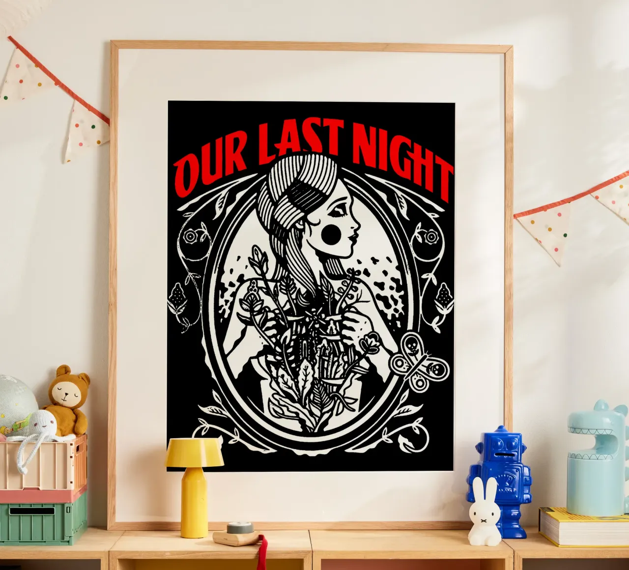 Maglietta classica Our Last NIght poster con telaio in legno da bloodstreetmagazine