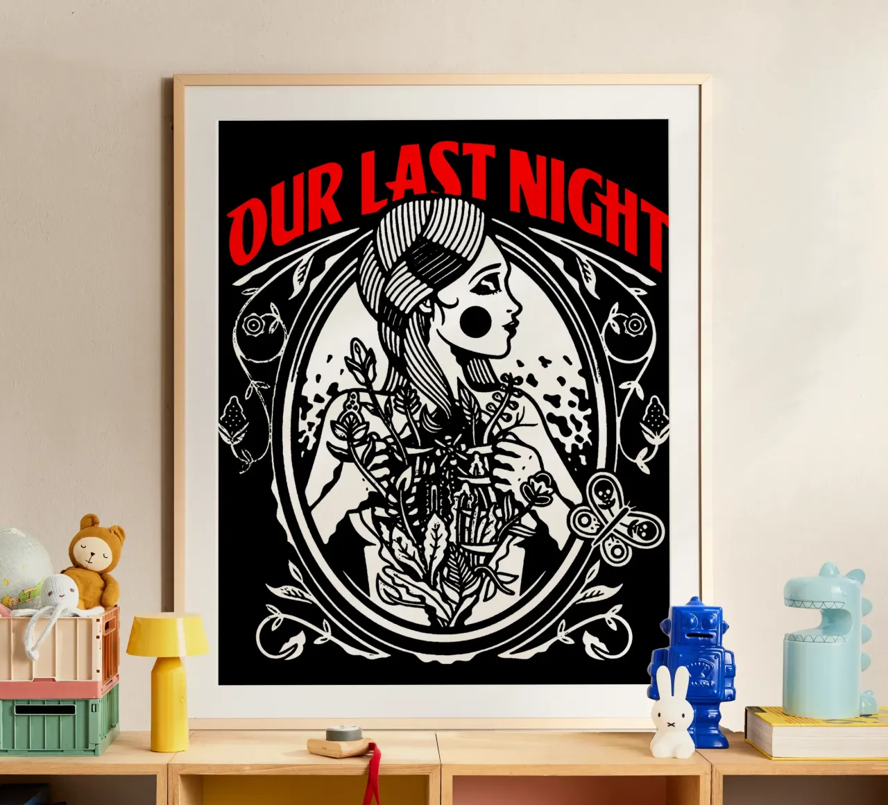 Maglietta classica Our Last NIght poster con telaio in legno da bloodstreetmagazine