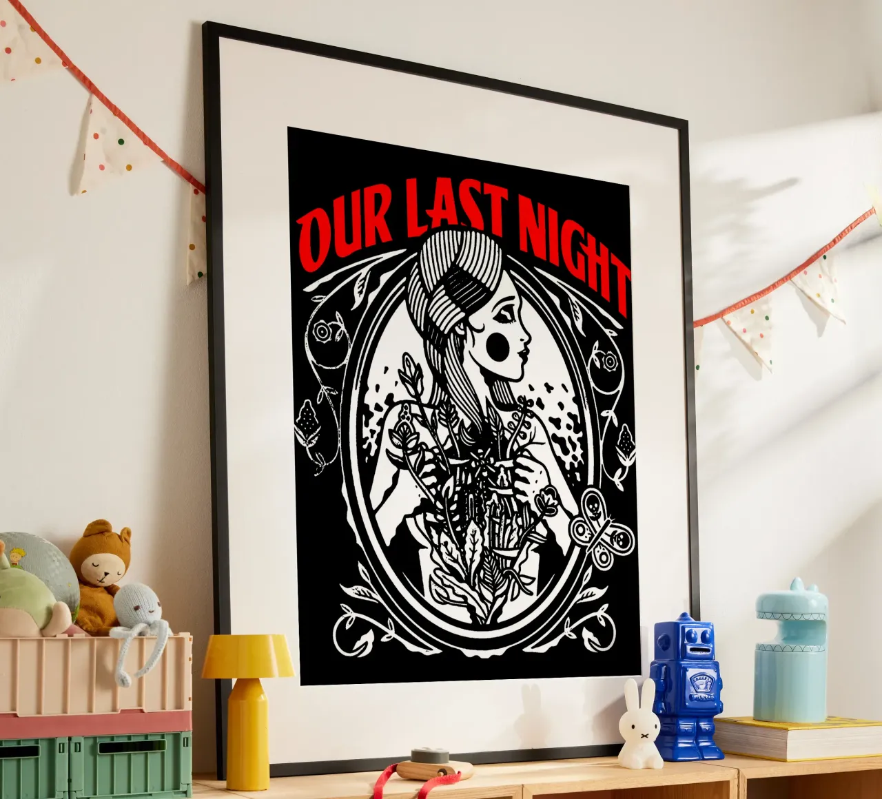 Maglietta classica Our Last NIght poster con telaio in legno da bloodstreetmagazine