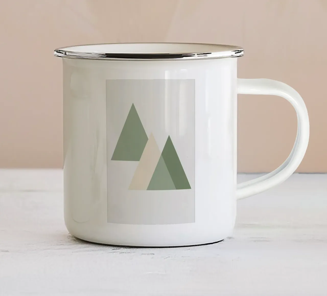 Composizione del triangolo tazza in smalto da Botanical Gallery