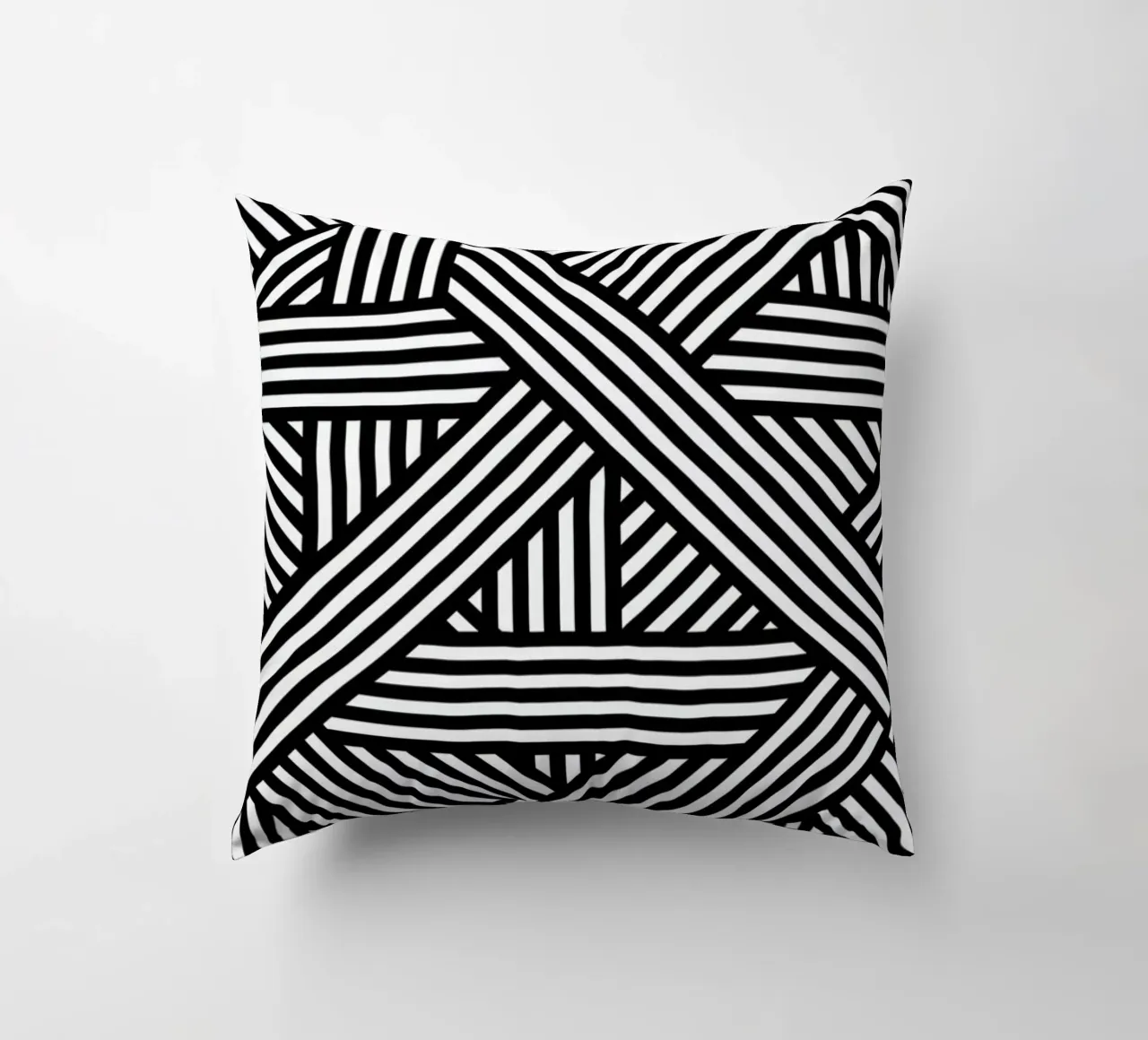 B&W Lines Kissen von The Wall Shop