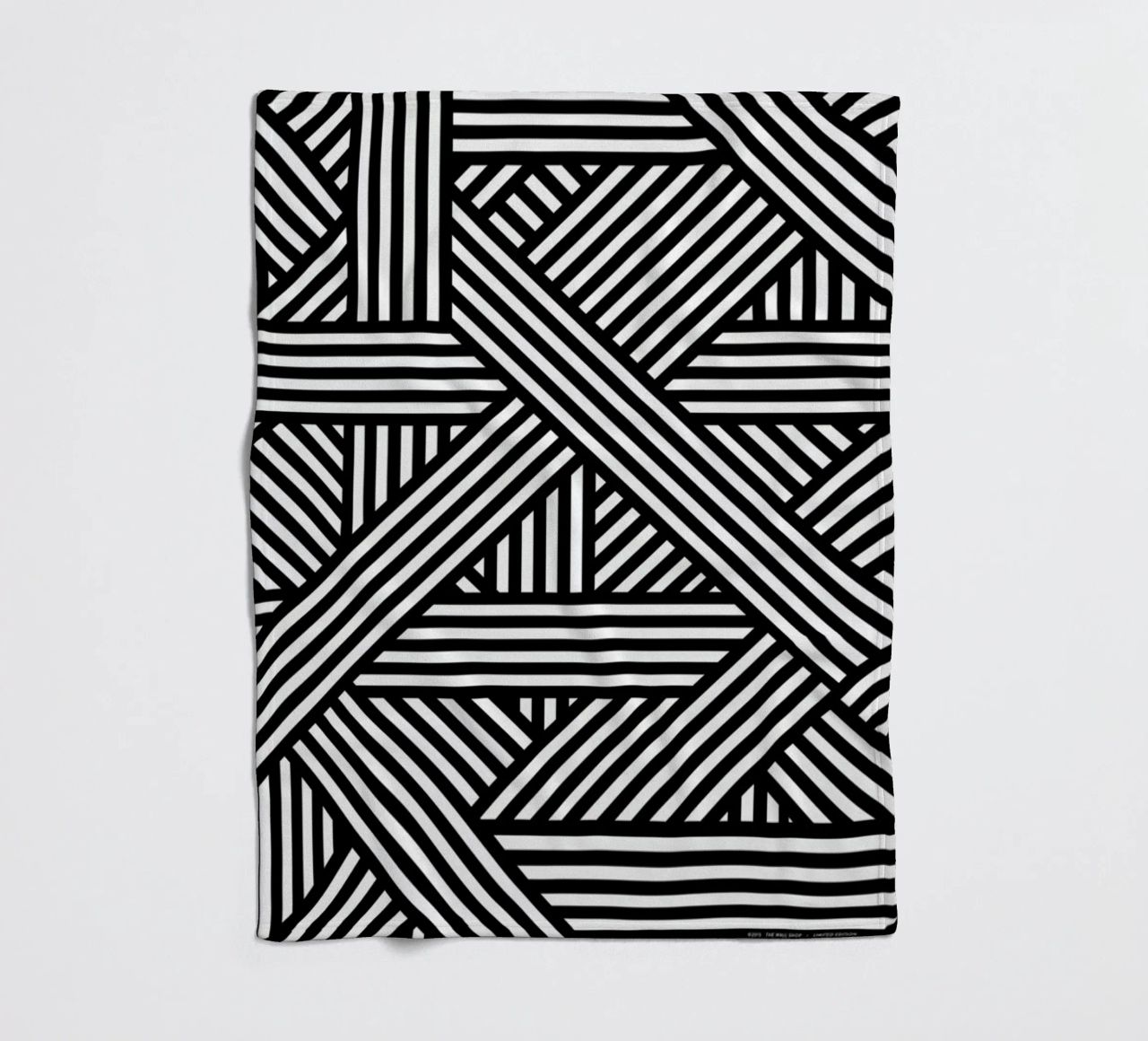 B&W Lines Fleecedecke von The Wall Shop