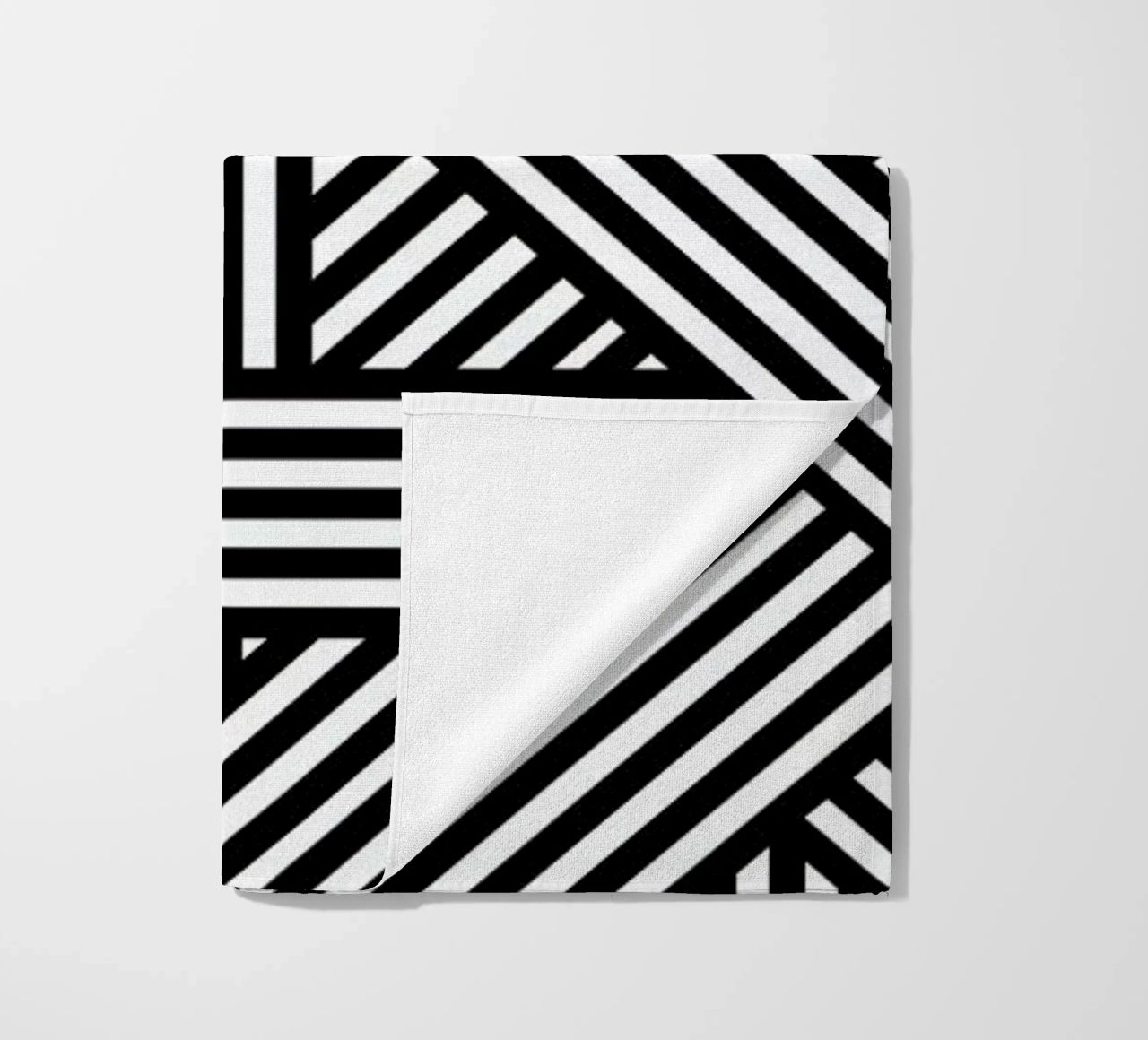 B&W Lines Strandtuch von The Wall Shop