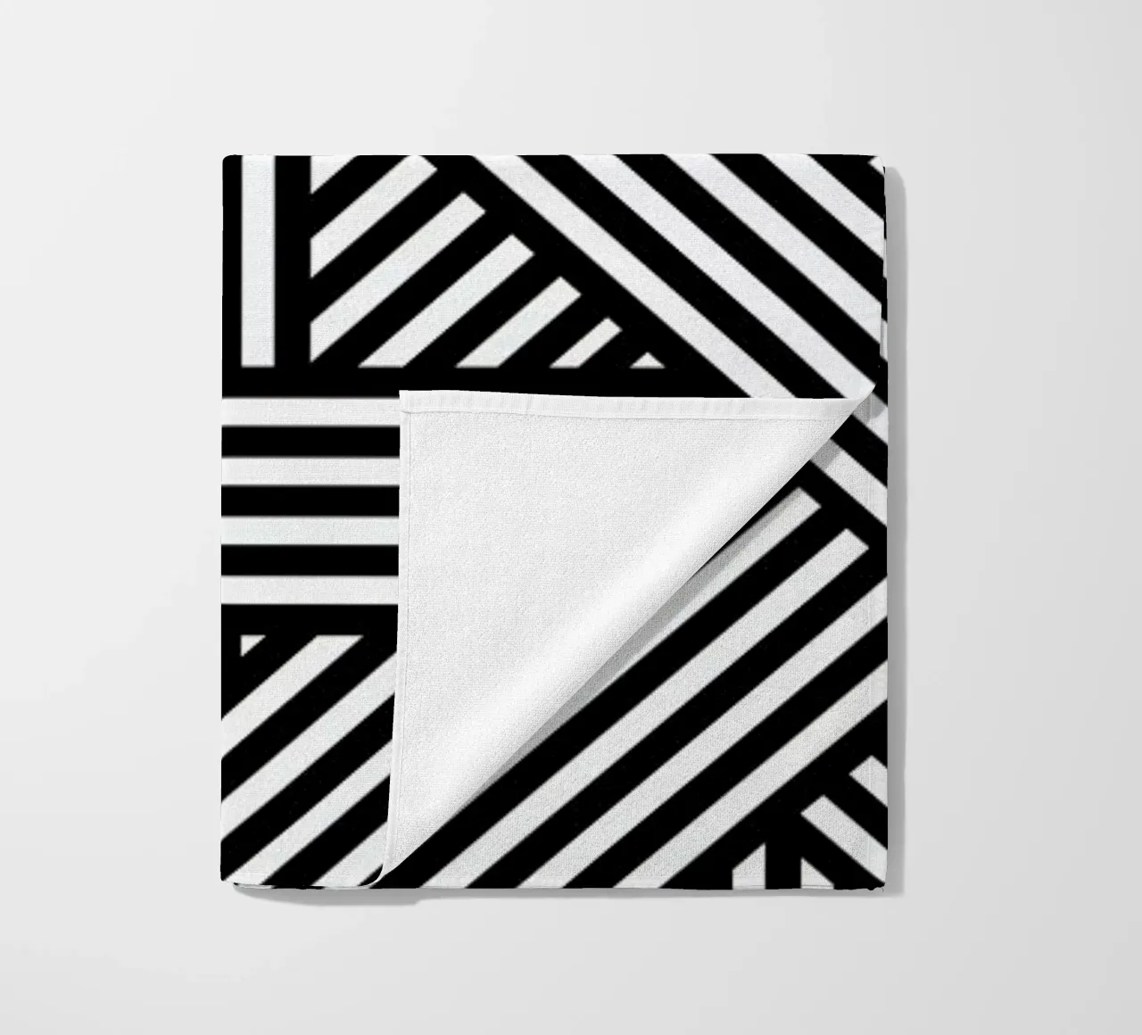 B&W Lines Strandtuch von The Wall Shop