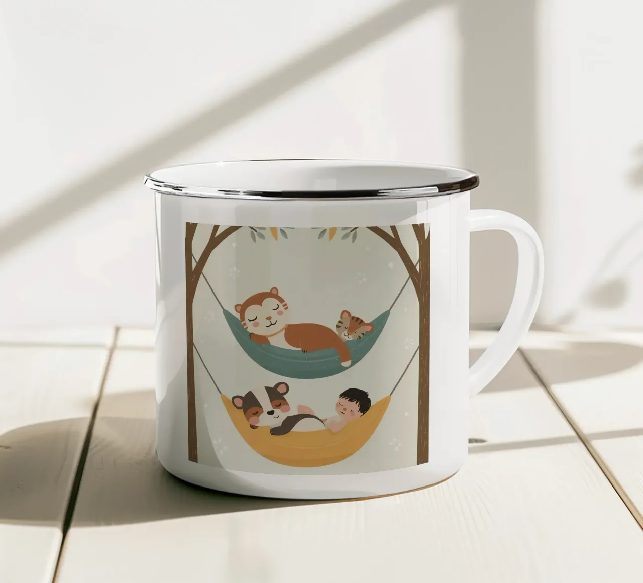 Bambino e animali che dormono tranquillamente in amaca tazza in smalto da DesignDoodle