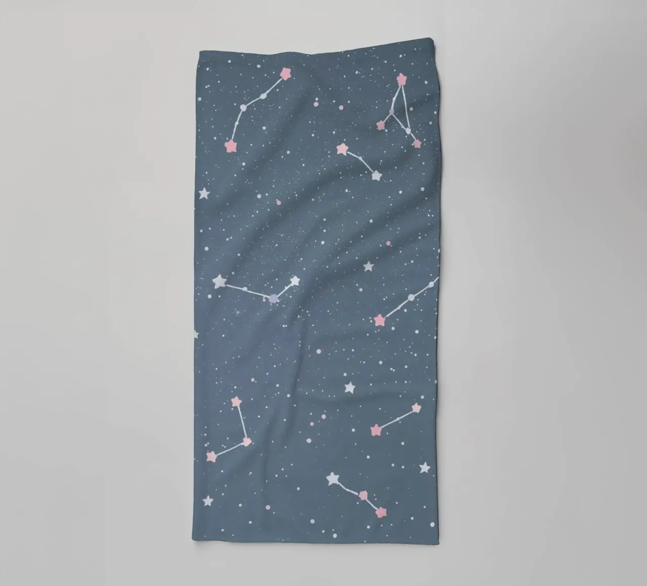 Costellazione su sfondo grigio-blu - Arte per la cameretta asciugamano da bagno da DesignDoodle