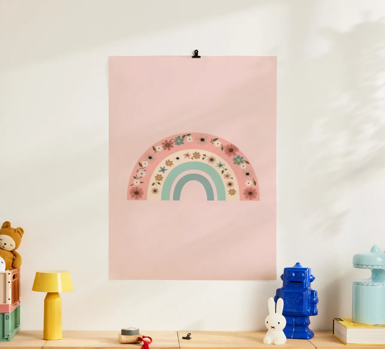 Sfondo rosa arcobaleno decorato con fiori poster con telaio in legno da DesignDoodle