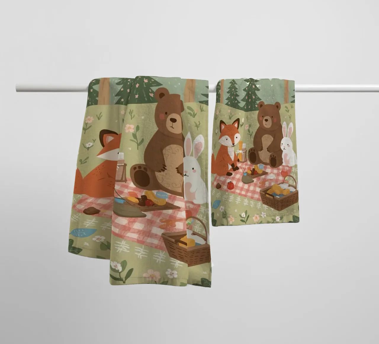 Volpe, orso e coniglio, simpatici e divertenti, fanno un picnic nella foresta asciugamano da bagno da DesignDoodle