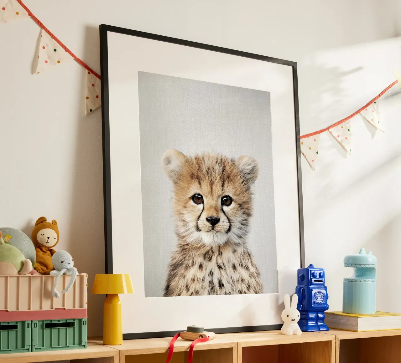 Baby ghepardo colorato poster con telaio in alluminio da Eldon S Kiser