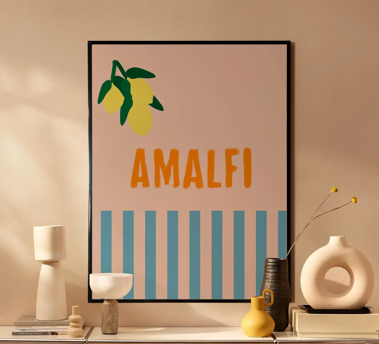 Limoni di Amalfi su strisce blu poster con telaio in plastica da Alisa Knöß