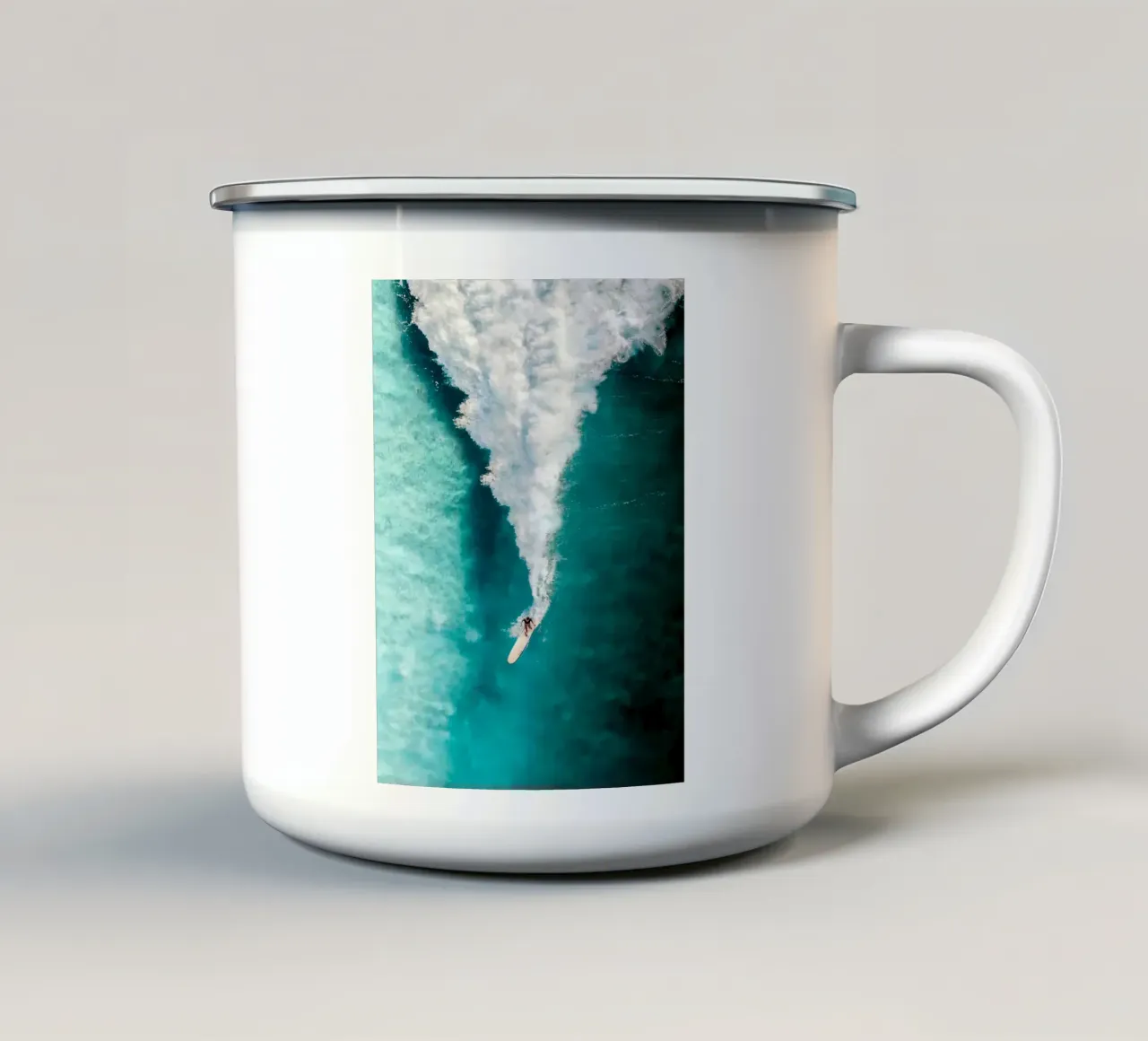 Surf Down tazza in smalto da Leonard R Sadler