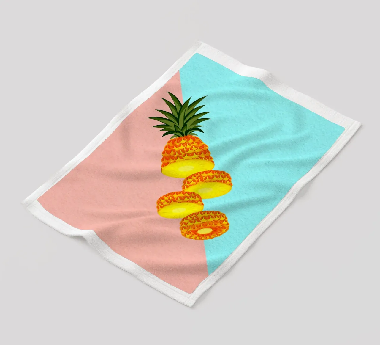 Fetta di ananas fresco coperta in pile da Sven B Strauss