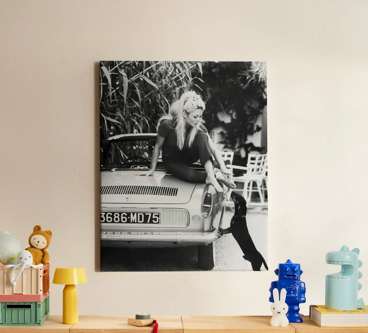 Brigitte Bardot met teckel 1962 canvas met Baklijst van hanna shop