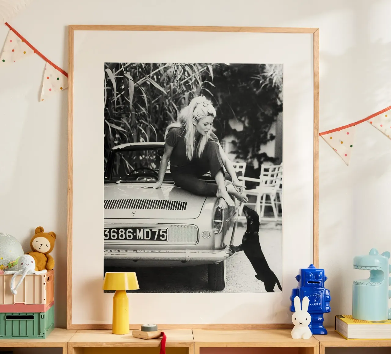 Brigitte Bardot con un perro salchicha 1962 poster de hanna shop