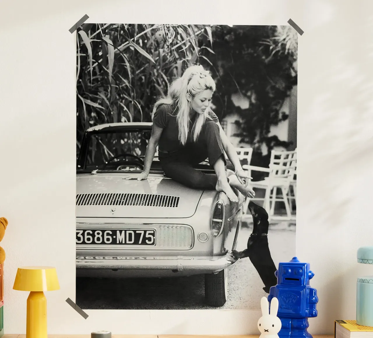 Brigitte Bardot con un perro salchicha 1962 poster de hanna shop
