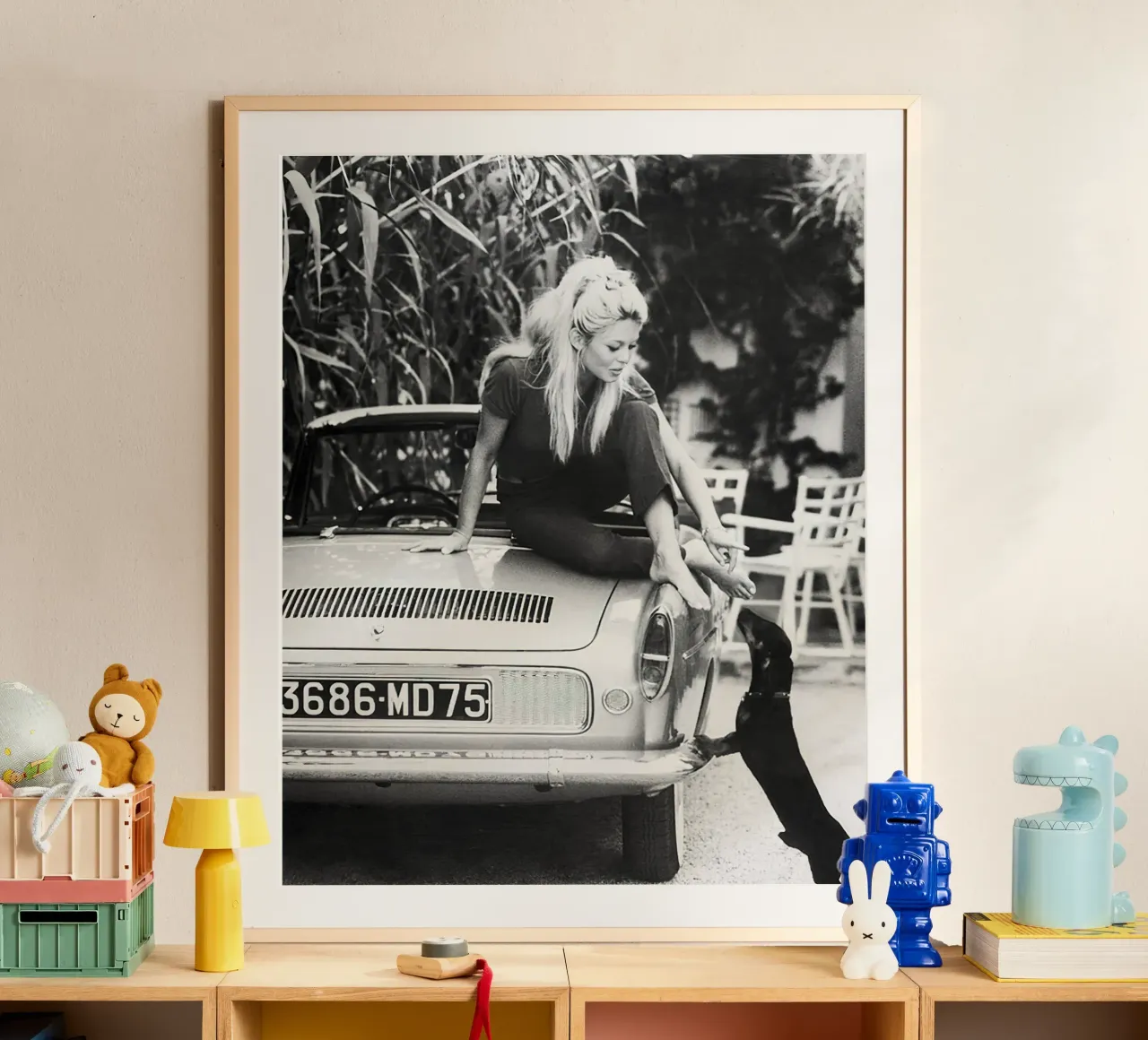 Brigitte Bardot con un perro salchicha 1962 poster de hanna shop