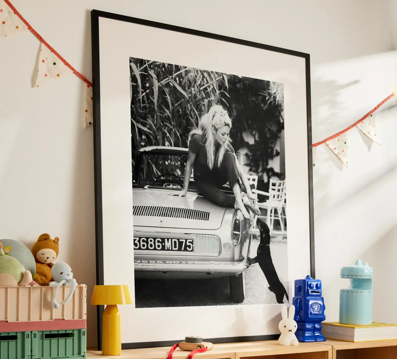 Brigitte Bardot con un perro salchicha 1962 poster de hanna shop
