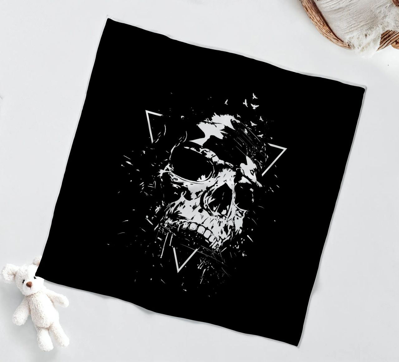 Skull X (b&w) coperta in pile da Balazs Solti