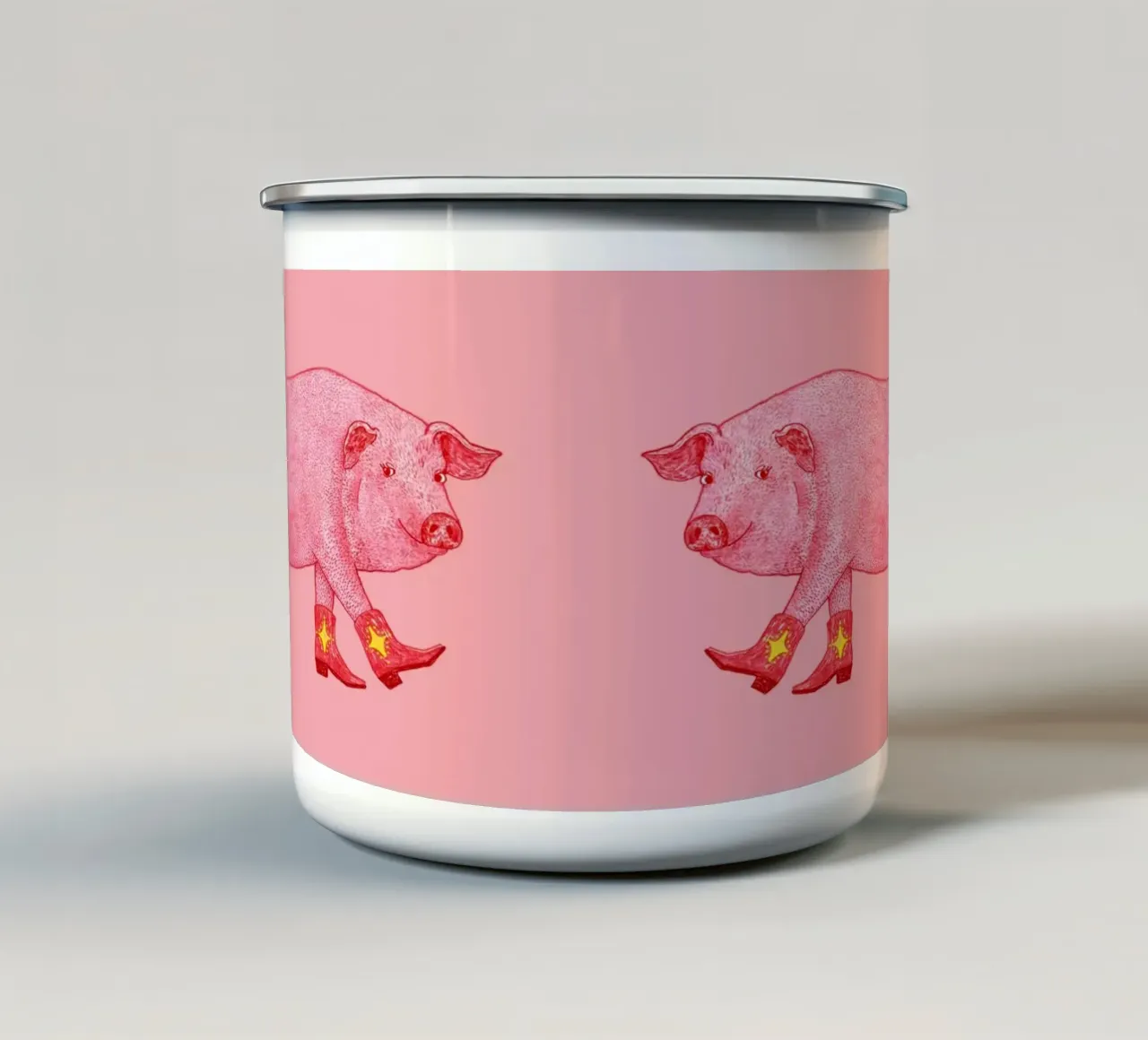 Marjorie The Pig tazza in smalto da AnyoneCanYeehaw