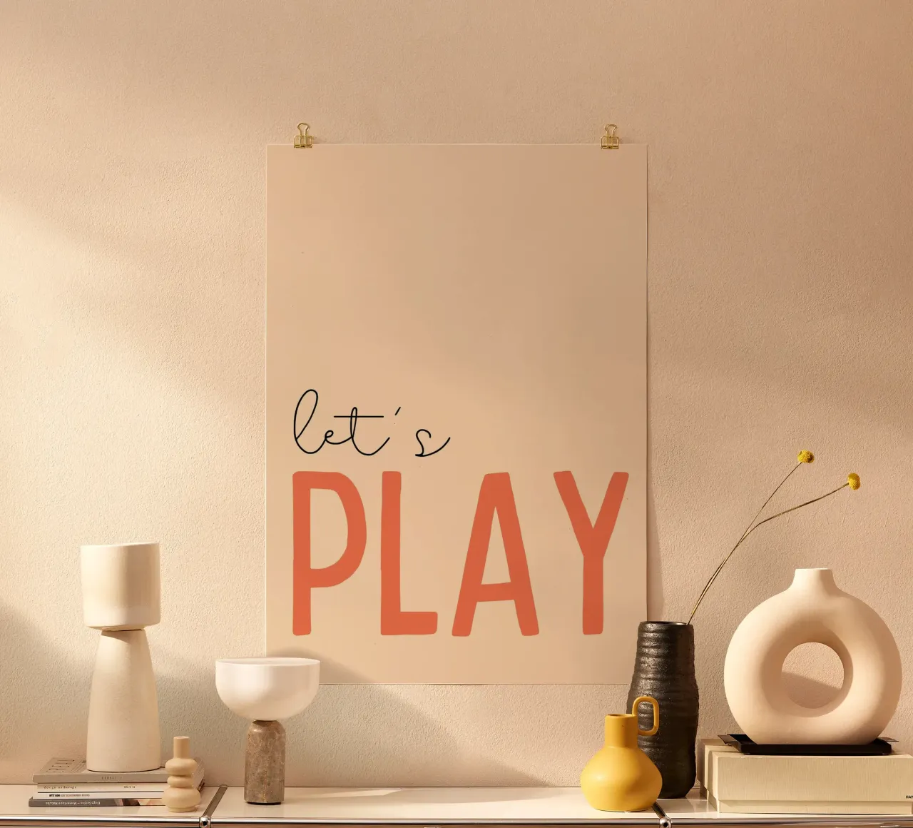 Poster minimalista per la stanza dei giochi "Let's Play" - Arte moderna poster da vintagepod