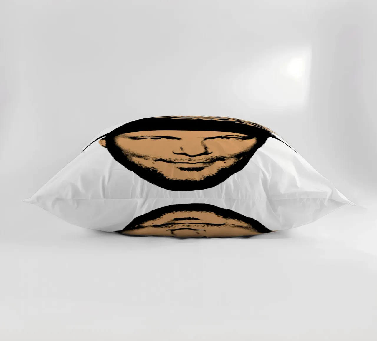 Pop Rock Christopherr Cross cuscino da igoshdesigns