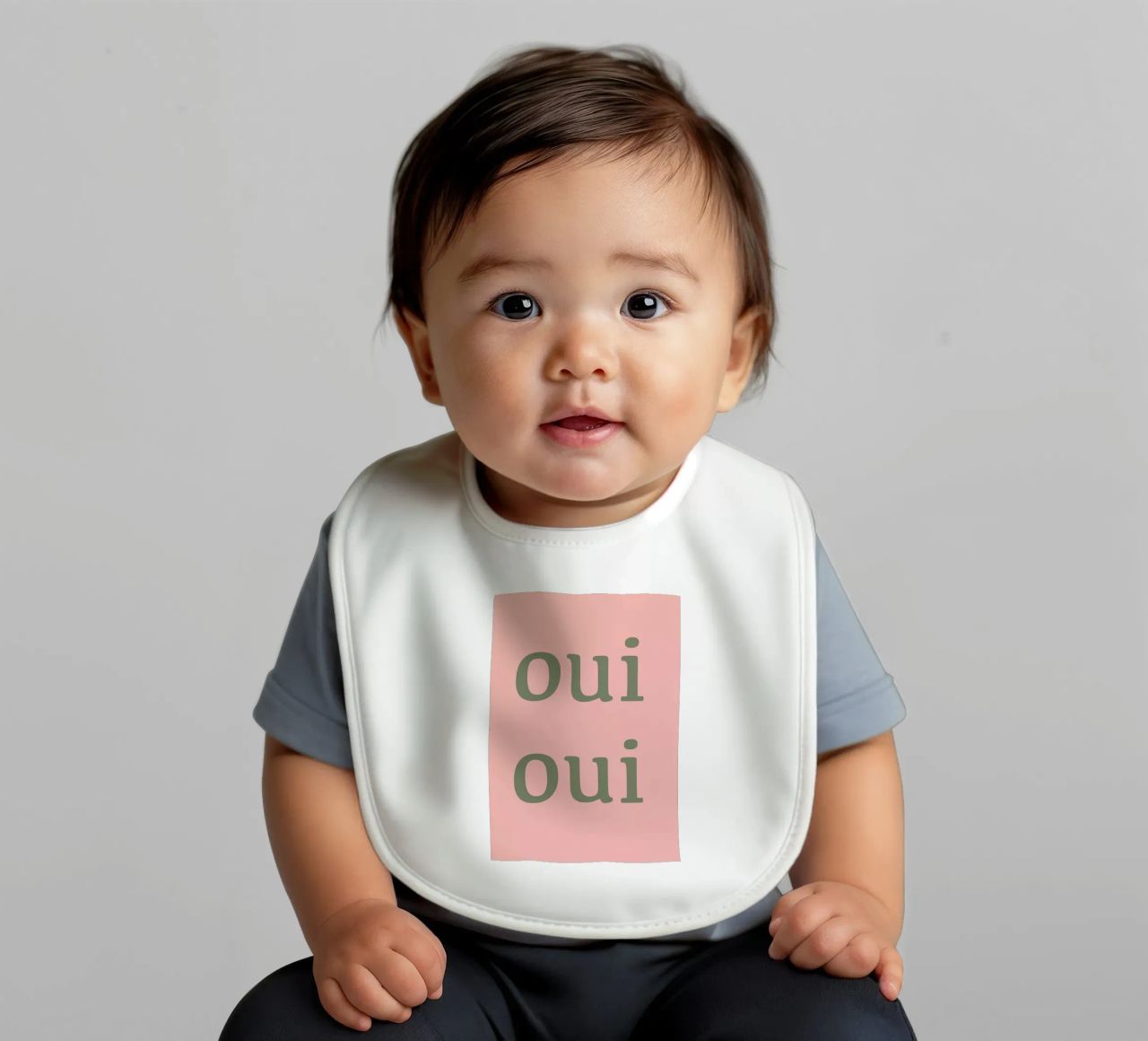 Oui Oui design tipografico francese bavaglino da Proper job studio