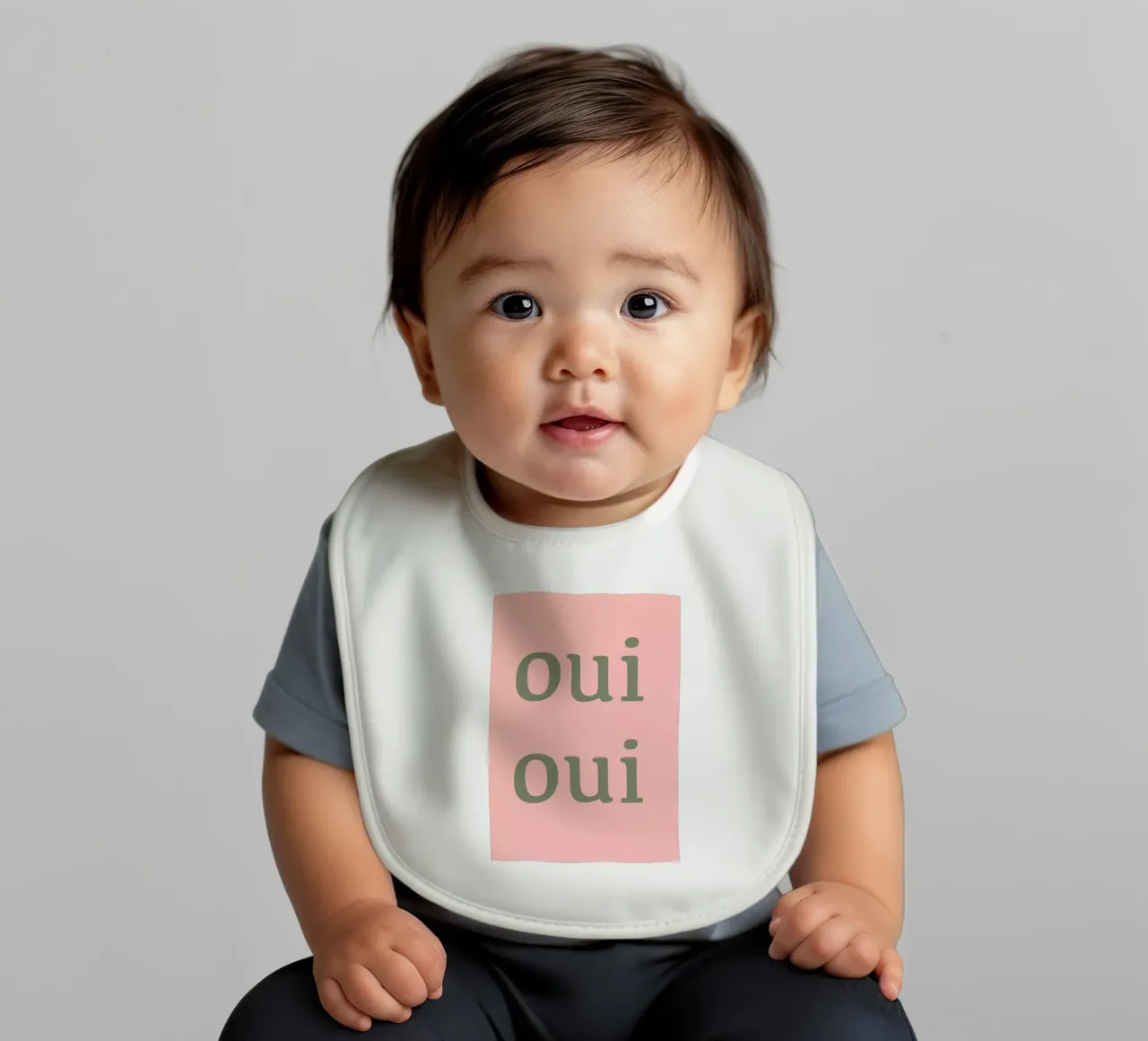 Oui Oui design tipografico francese bavaglino da Proper job studio