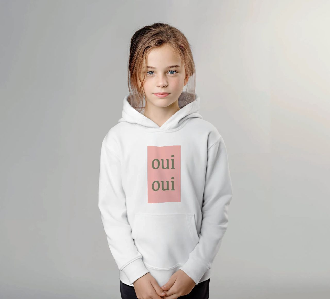 Oui Oui design tipografico francese felpa bambino con cappuccio da Proper job studio