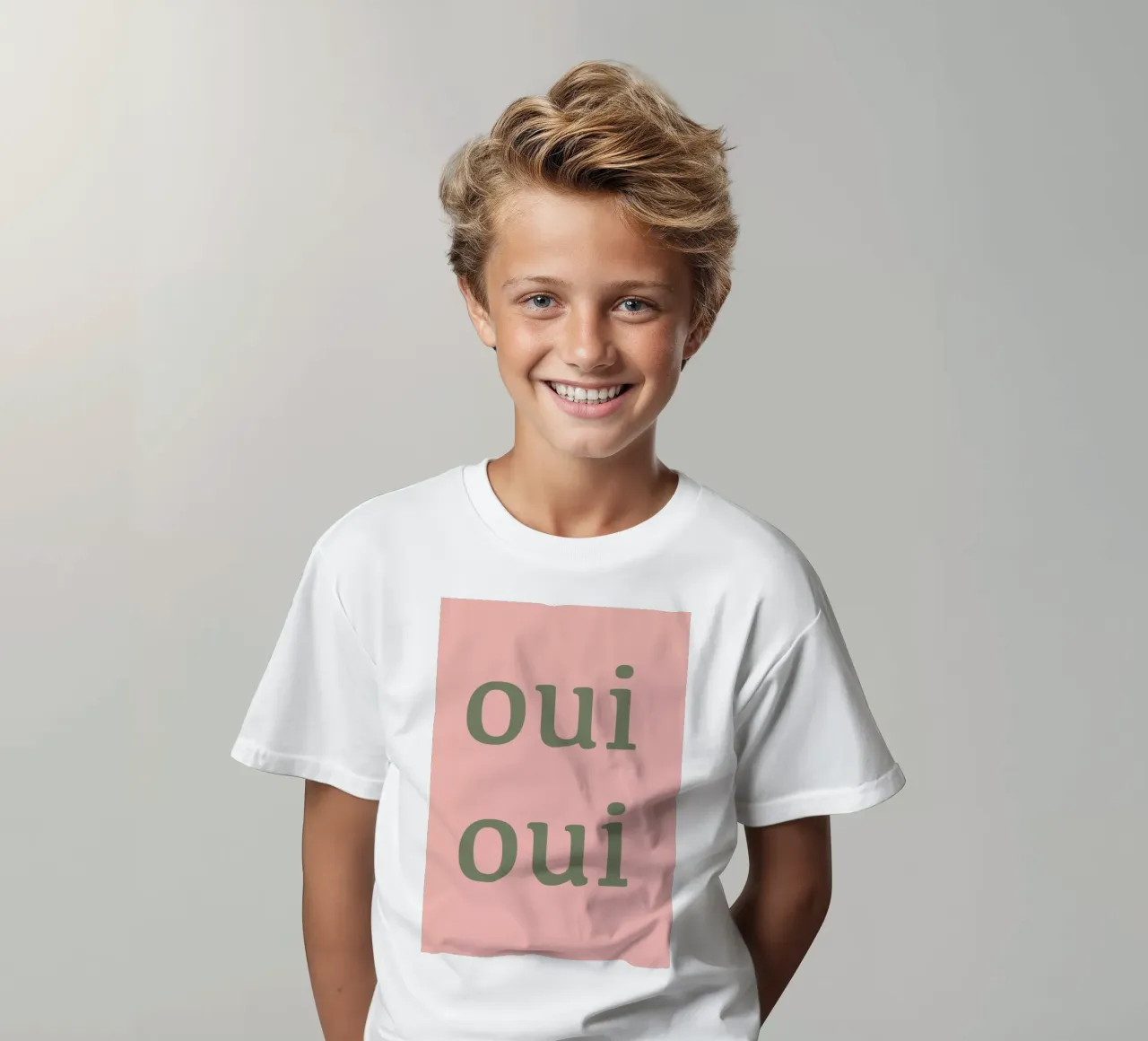 Oui Oui design tipografico francese t-shirt bambini da Proper job studio