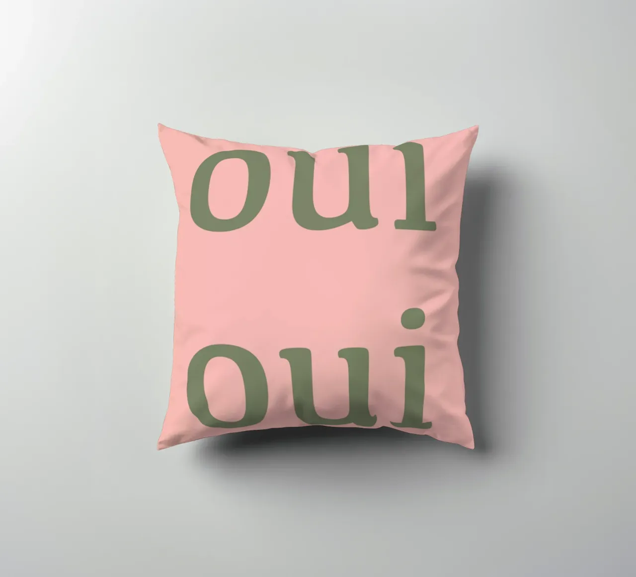 Oui Oui Frans typografisch ontwerp kussen van Proper job studio