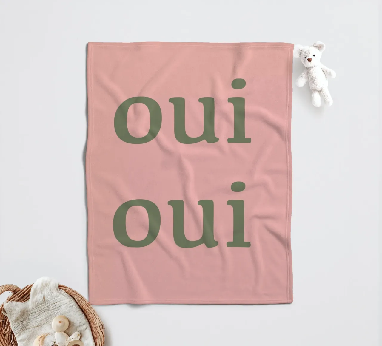 Oui Oui Typographie française design plaid polaire de Proper job studio