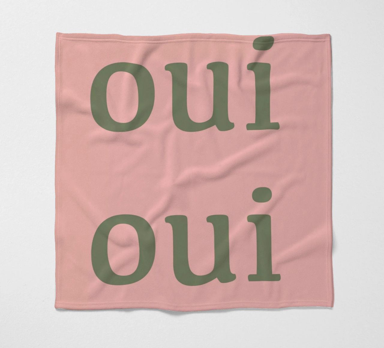 Oui Oui design tipografico francese coperta in pile da Proper job studio