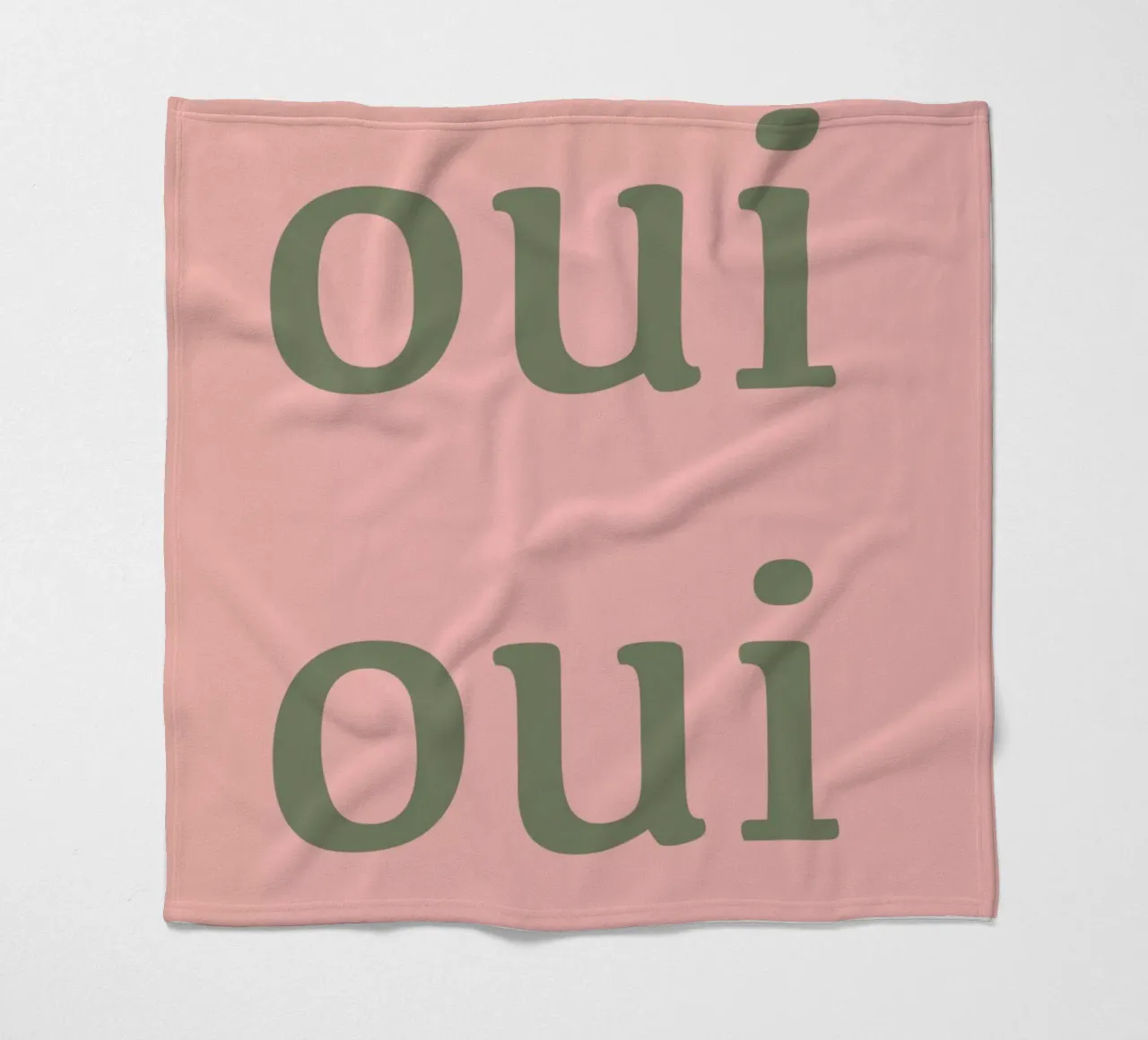 Oui Oui design tipografico francese coperta in pile da Proper job studio