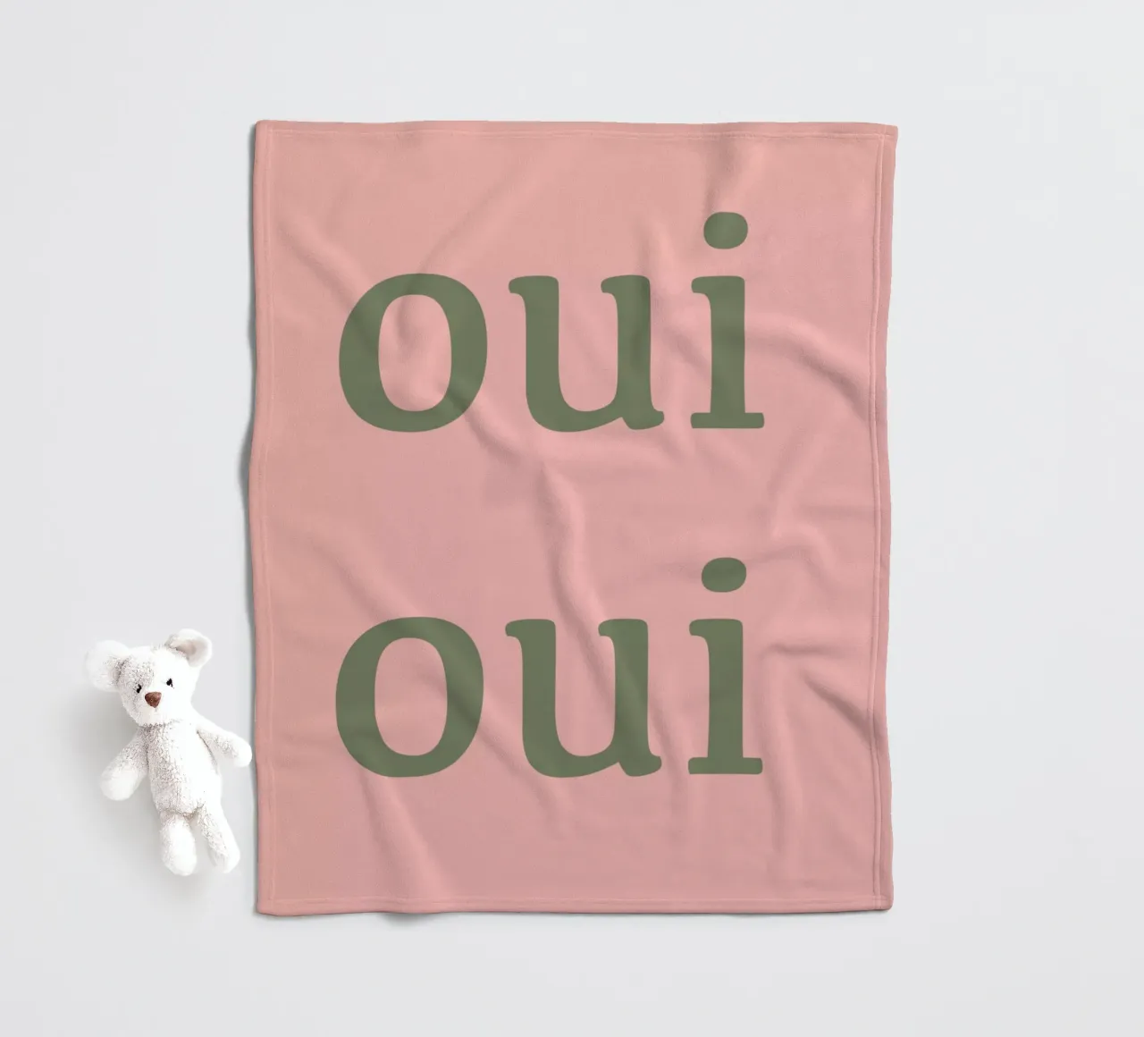 Oui Oui design tipografico francese coperta in pile da Proper job studio